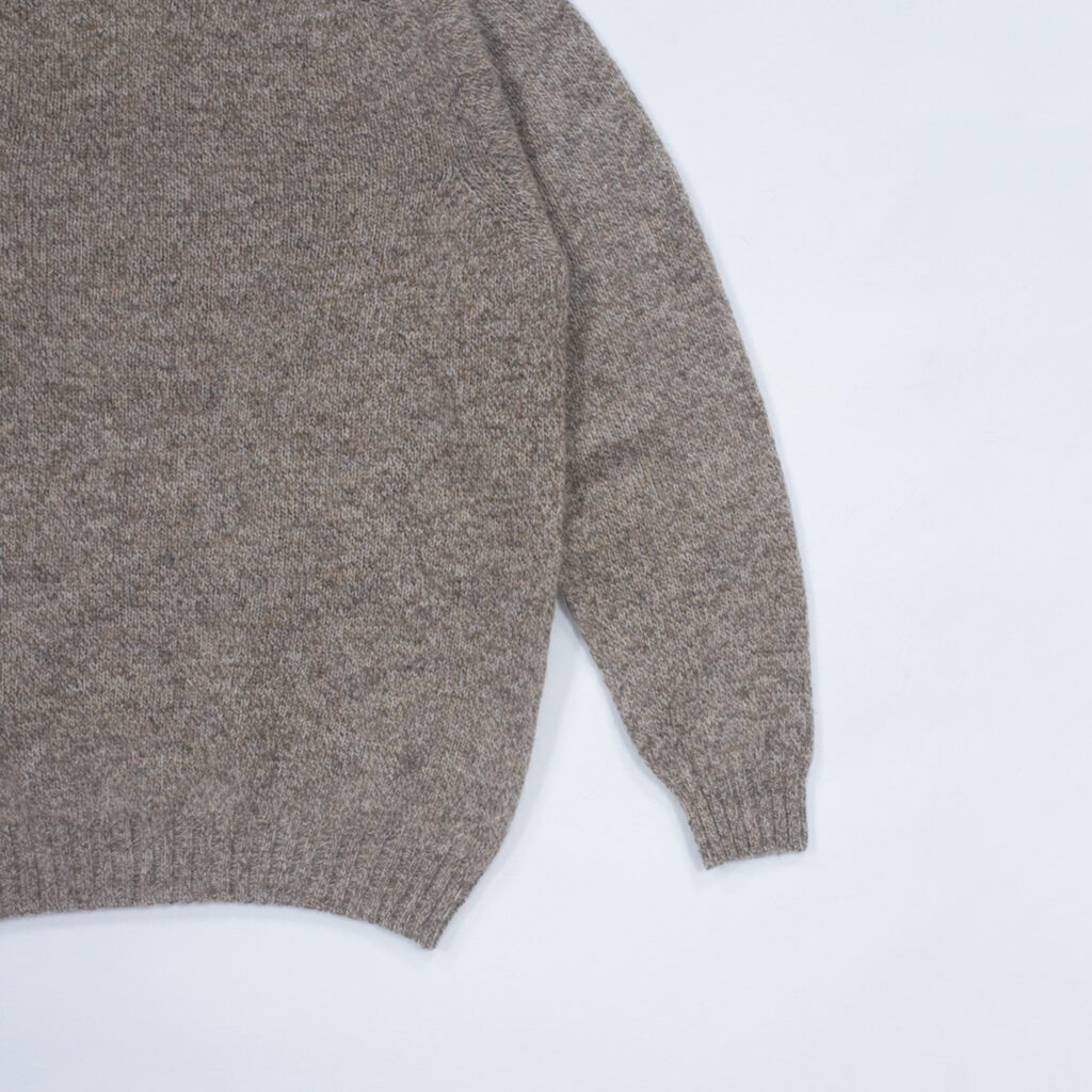 ハーレーオブスコットランド 
スーパーソフトクルーネックセーター・メランジペベル 