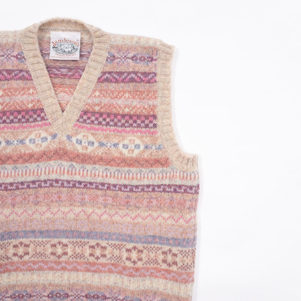 ジャミーソンズ
フェアアイルVネックベスト
ローズミスト